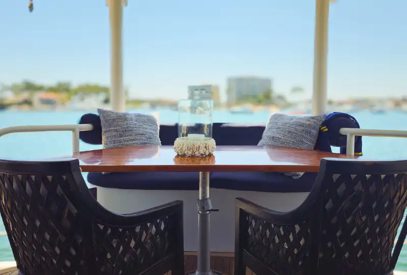 Stern dining table and seating for dockside dinners